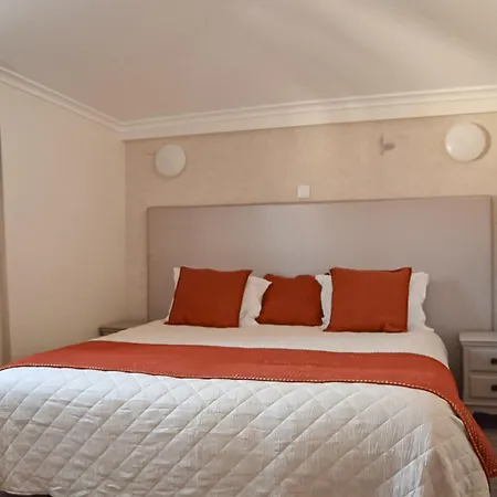 Bed and breakfast Residência Maciel Peniche