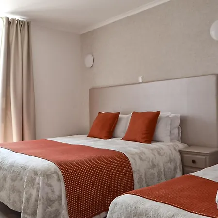 Bed and breakfast Residência Maciel Peniche